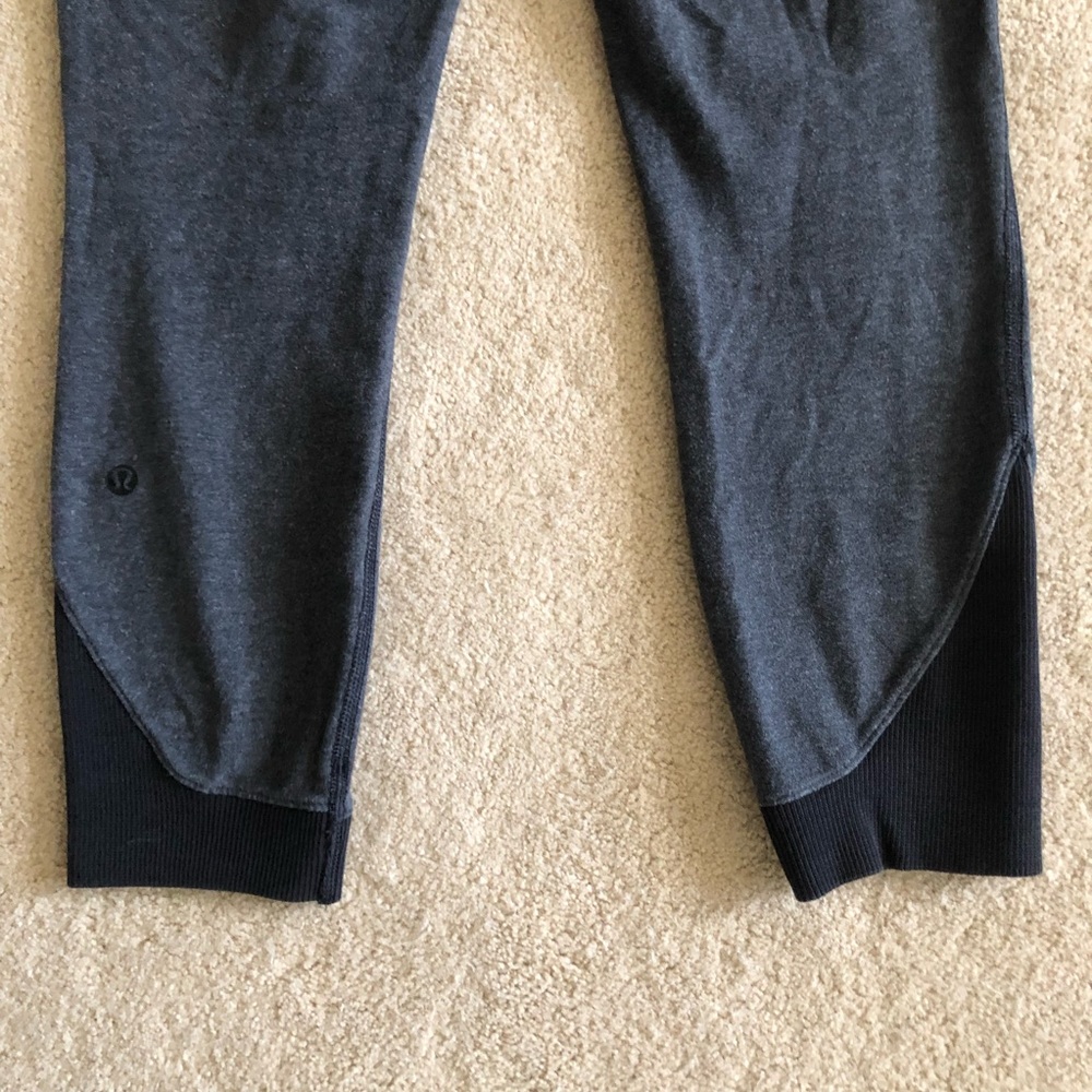 Lululemon Refine Crop Legging Heathered Black / Black size 6 - Picture 9 of 11